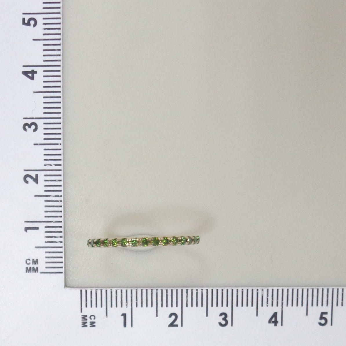 Золотое кольцо 585 пробы; вставки 15 Бр.зел.Кр-57 0,214 5/5А